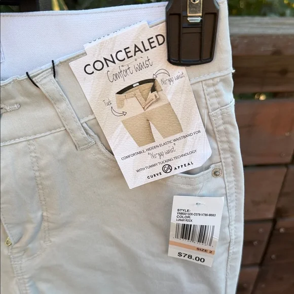 NWT Curve Appeal Light Beige Skinny Jeans - Picture 3 of 4